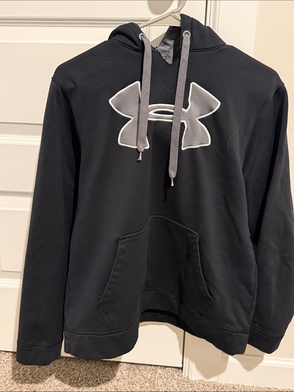 Under Armour boys Black Crewneck Hoodie with Gray Logo